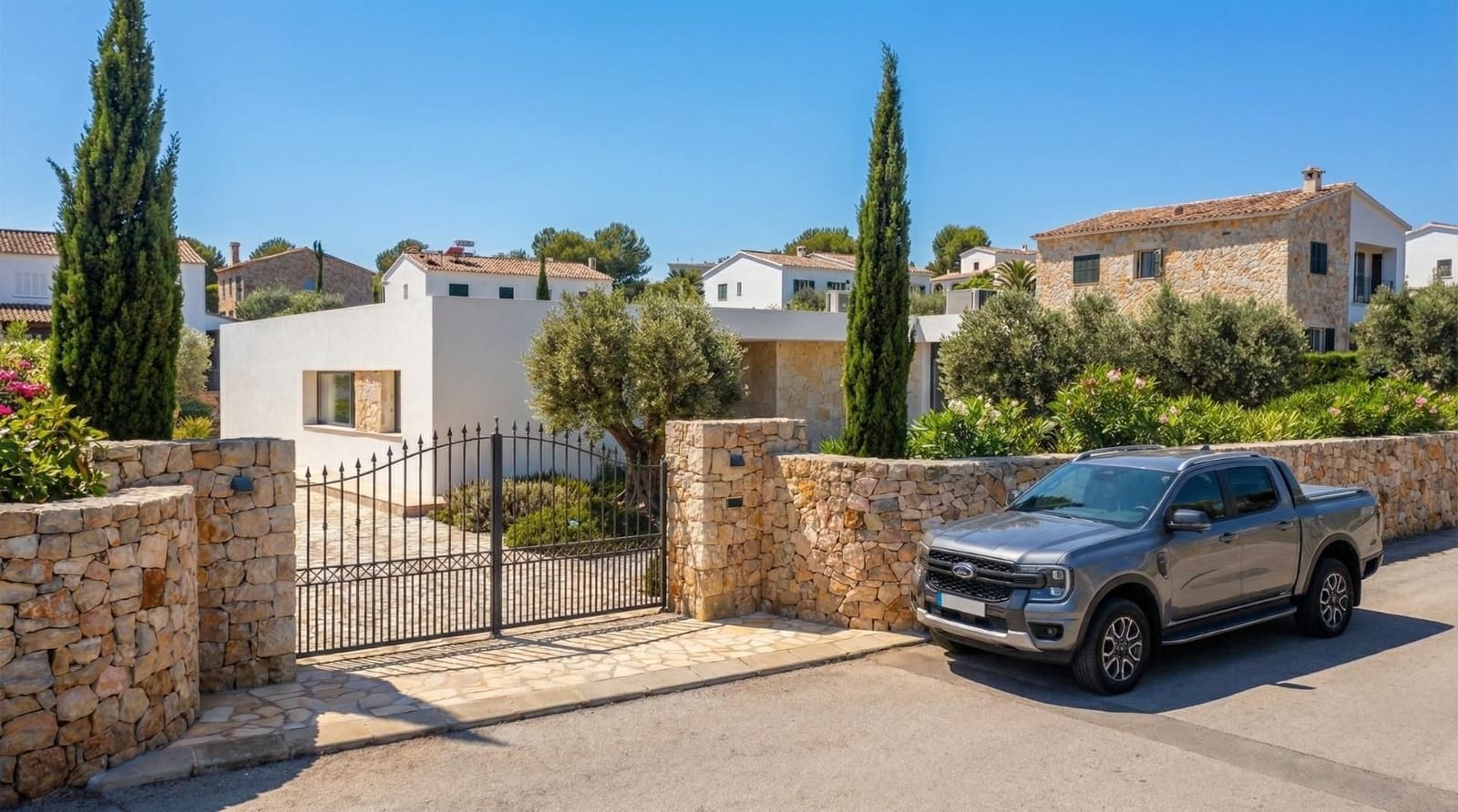 3 bedroom Villa for sale in Pinoso with pool garage - € 341,500 (Ref: 10133801)