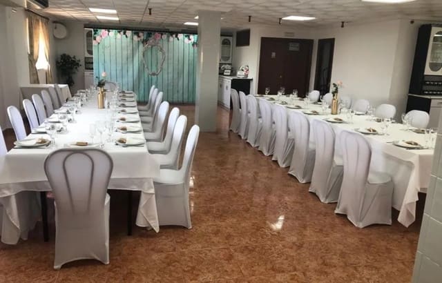 48 slaapkamer Commercieel te koop in Fortuna met garage - € 450.000 (Ref: 10133808)