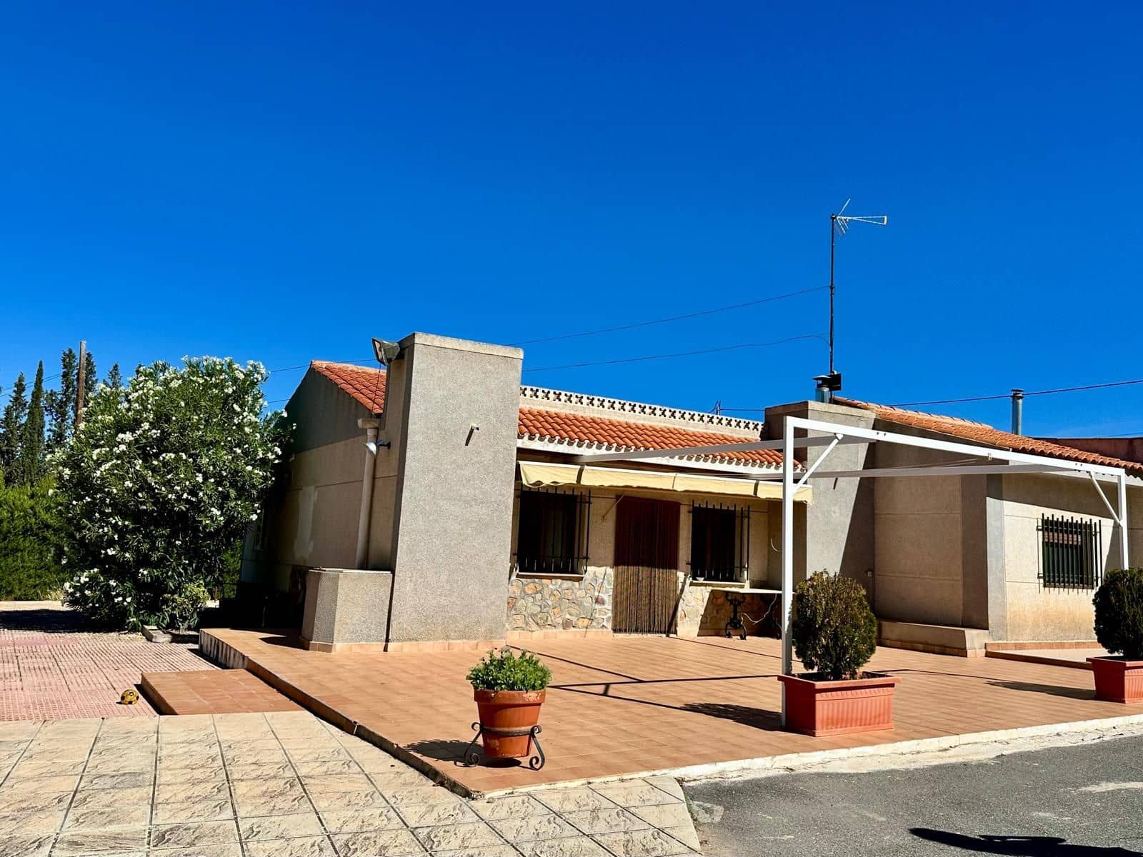 5 bedroom Villa for sale in Yecla with pool garage - € 360,000 (Ref: 10136400)