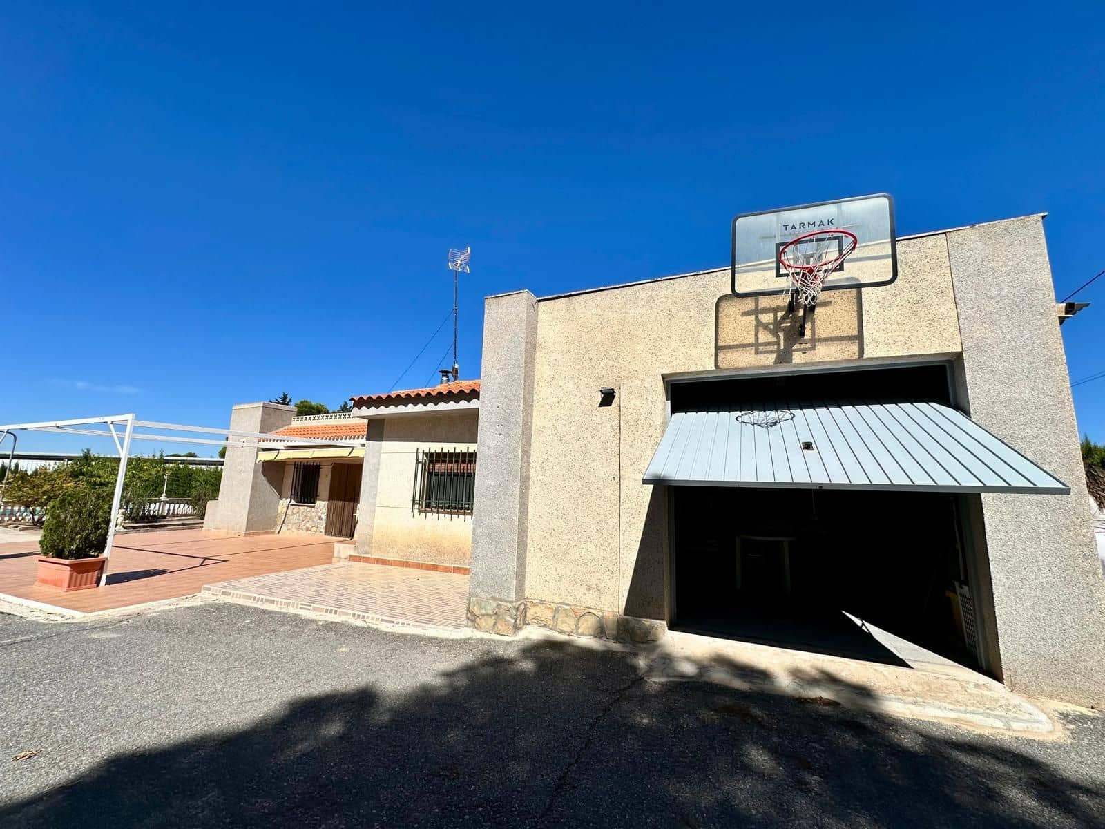 5 bedroom Villa for sale in Yecla with pool garage - € 360,000 (Ref: 10136400)