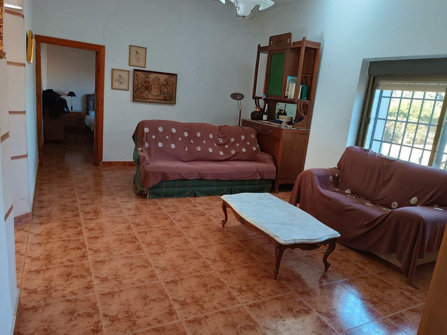5 bedroom Villa for sale in Yecla with garage - € 249,000 (Ref: 10145379)