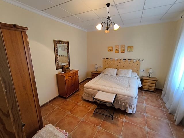 7 Zimmer Finca/Landgut zu verkaufen in Villena mit Pool Garage - 290.000 € (Ref: 10158858)