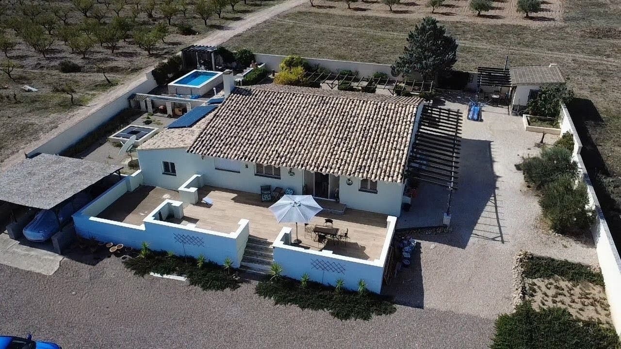 4 soveværelse Finca/Landehus til salg i Caudete med swimmingpool garage - € 375.000 (Ref: 10162214)