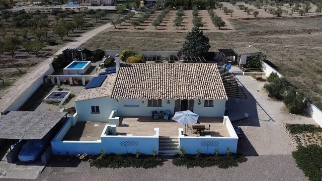 4 soveværelse Finca/Landehus til salg i Caudete med swimmingpool garage - € 375.000 (Ref: 10162214)