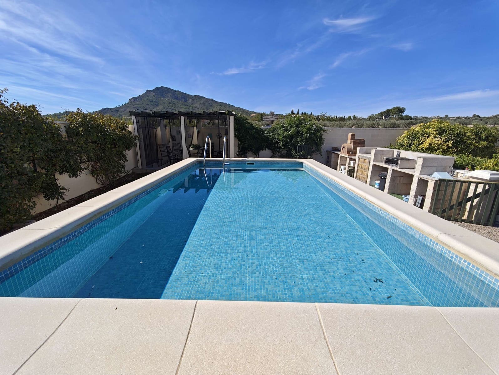 4 soveværelse Finca/Landehus til salg i Caudete med swimmingpool garage - € 375.000 (Ref: 10162214)