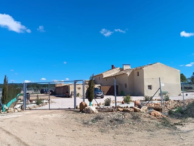 5 quarto Quinta/Casa Rural para venda em Yecla com piscina garagem - 249 000 € (Ref: 10162475)