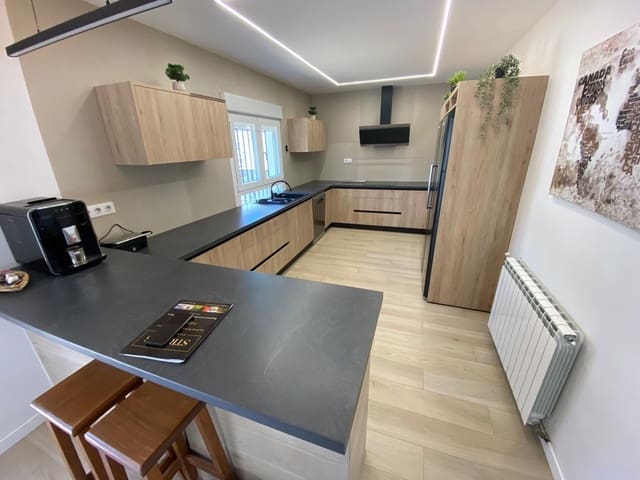 5 soveværelse Villa til salg i Villena med swimmingpool garage - € 368.000 (Ref: 10172915)