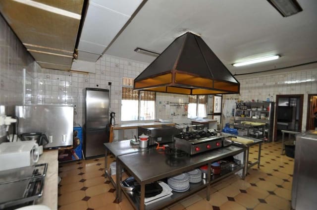 Kommersiell til salgs i Monóvar / Monóver med garasje - € 315 000 (Ref: 3174335)