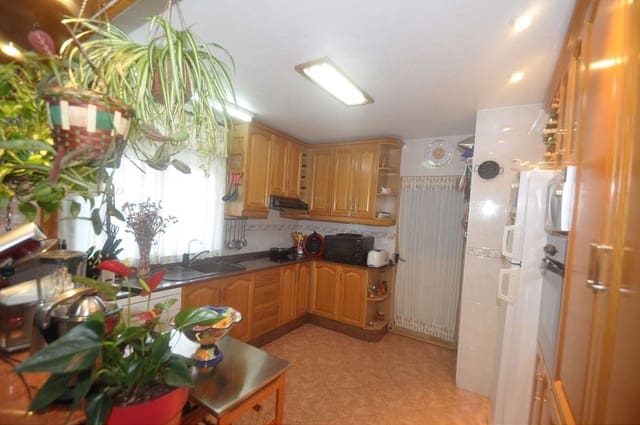 4 soverom Hus til salgs i Pinoso med garasje - € 206 000 (Ref: 3194182)