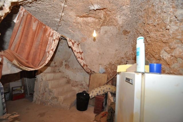 3 slaapkamer Grotwoning te koop in La Zarza, Jumilla met garage - € 85.000 (Ref: 3339731)