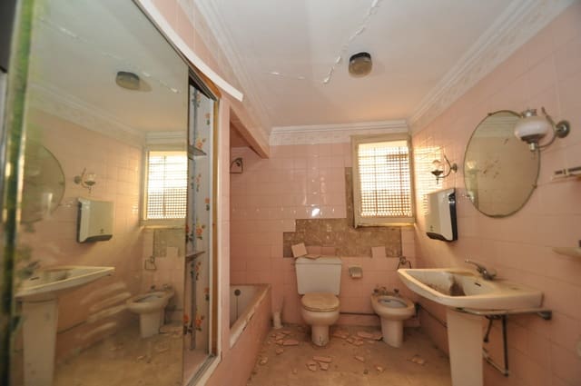 5 slaapkamer Huis te koop in Monóvar / Monóver - € 79.999 (Ref: 8393409)
