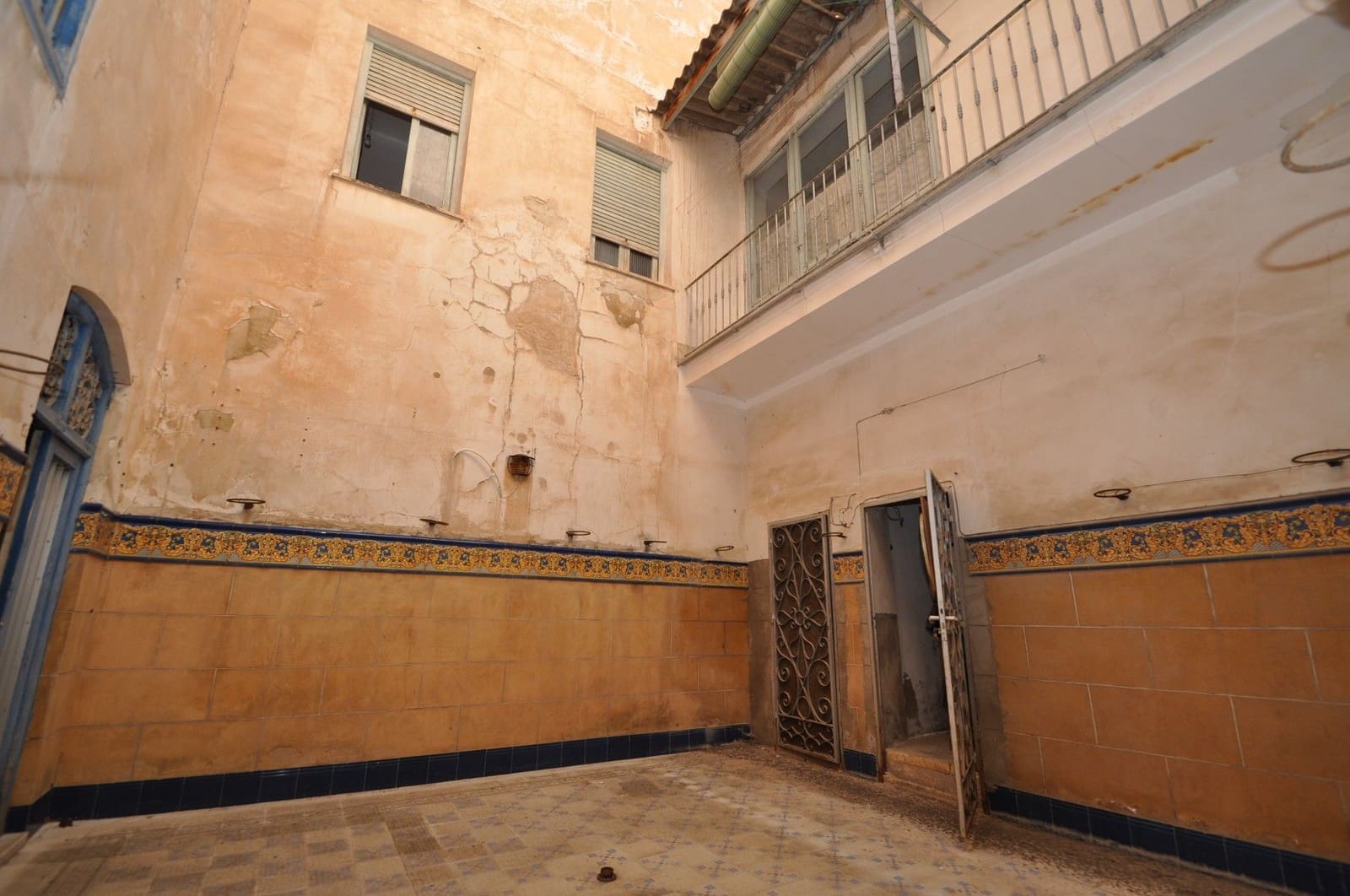 5 bedroom Townhouse for sale in Monovar / Monover - € 79,999 (Ref: 8393409)