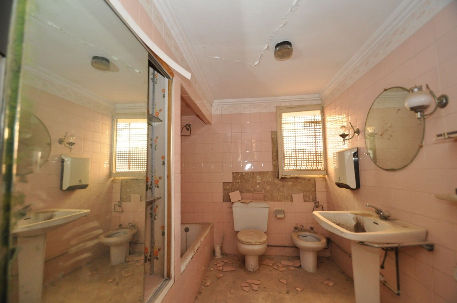 5 bedroom Townhouse for sale in Monovar / Monover - € 79,999 (Ref: 8393409)