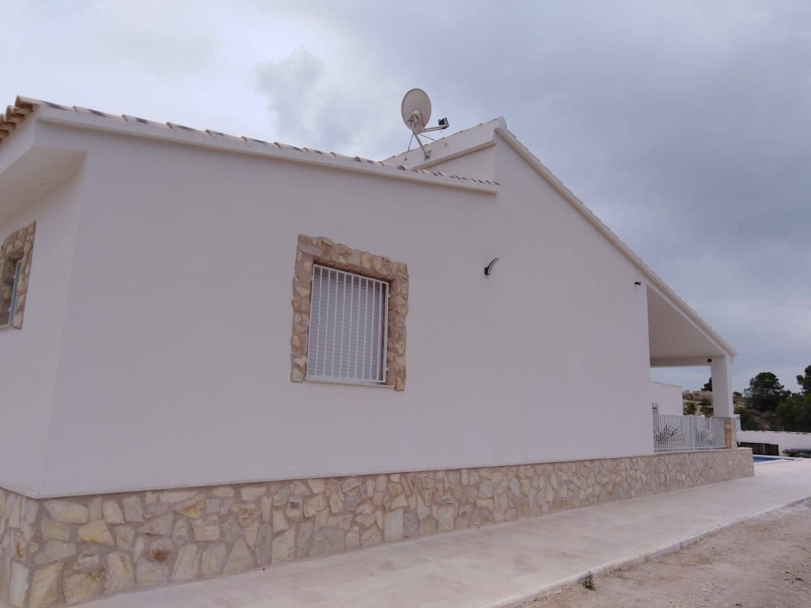 5 bedroom Villa for sale in La Romana with pool - € 404,995 (Ref: 8402585)