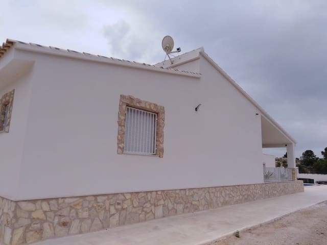 5 bedroom Villa for sale in La Romana with pool - € 404,995 (Ref: 8402585)