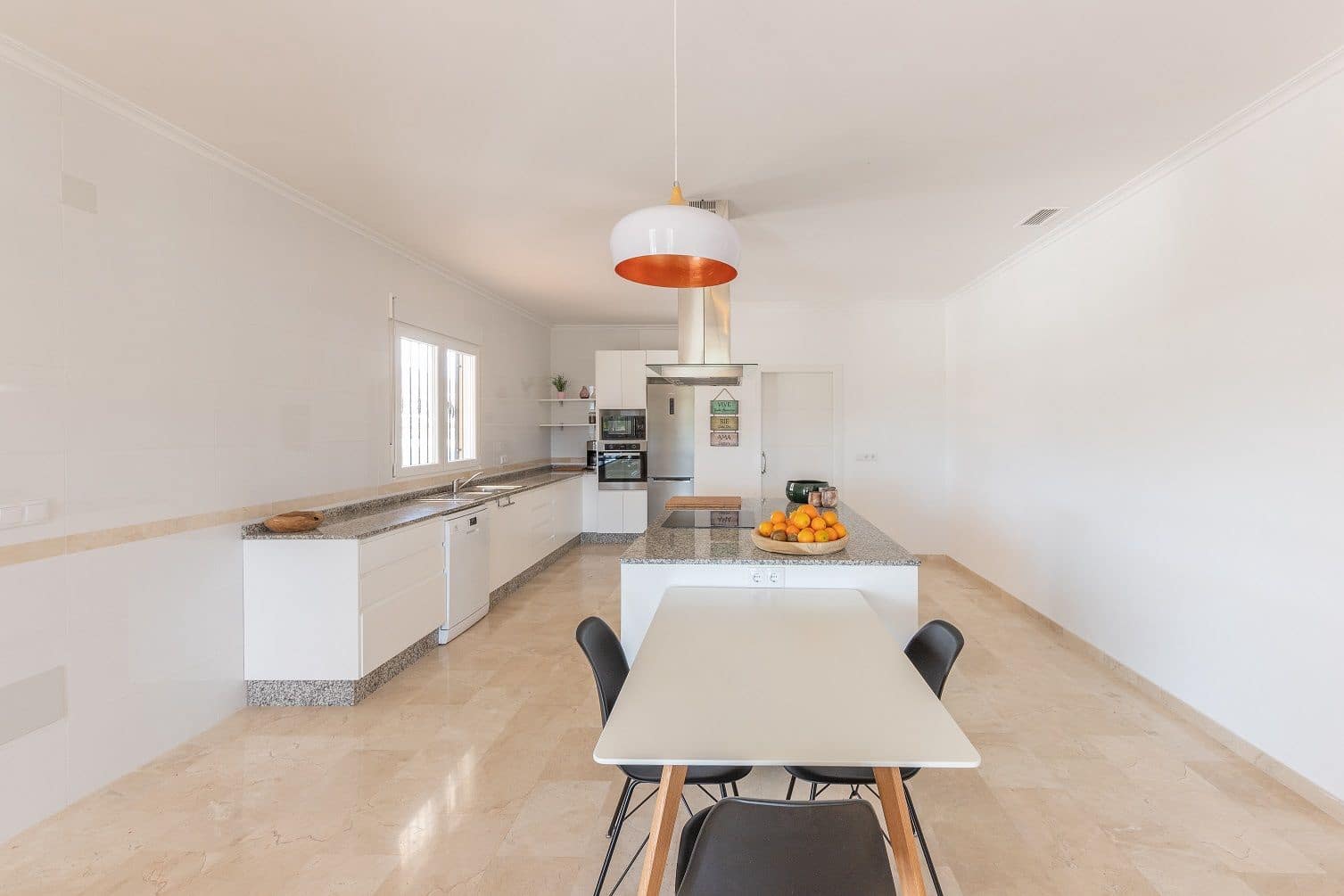 5 bedroom Villa for sale in La Romana with pool - € 404,995 (Ref: 8402586)