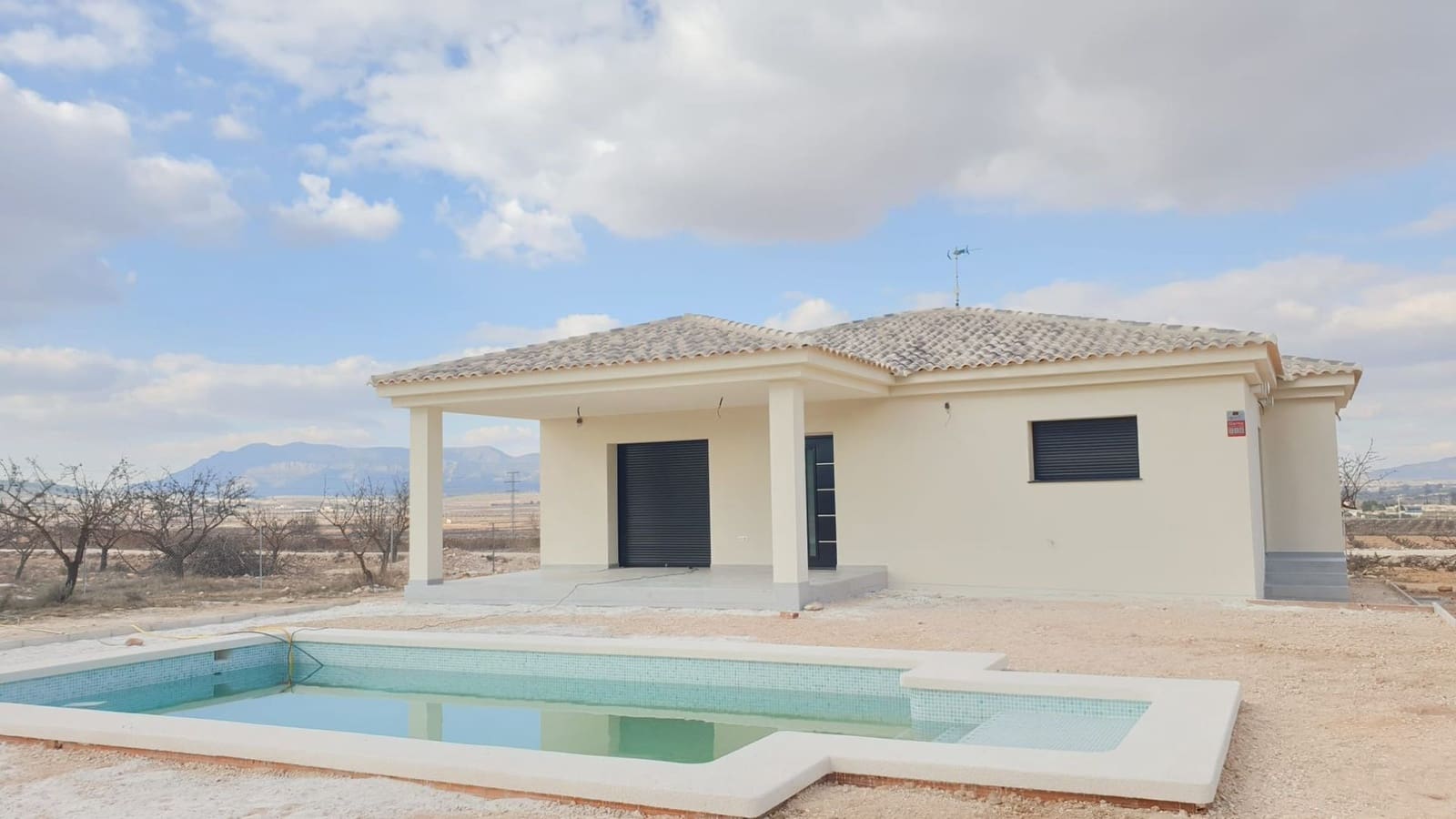 3 soveværelse Villa til salg i Pinoso med swimmingpool - € 314.995 (Ref: 8528282)