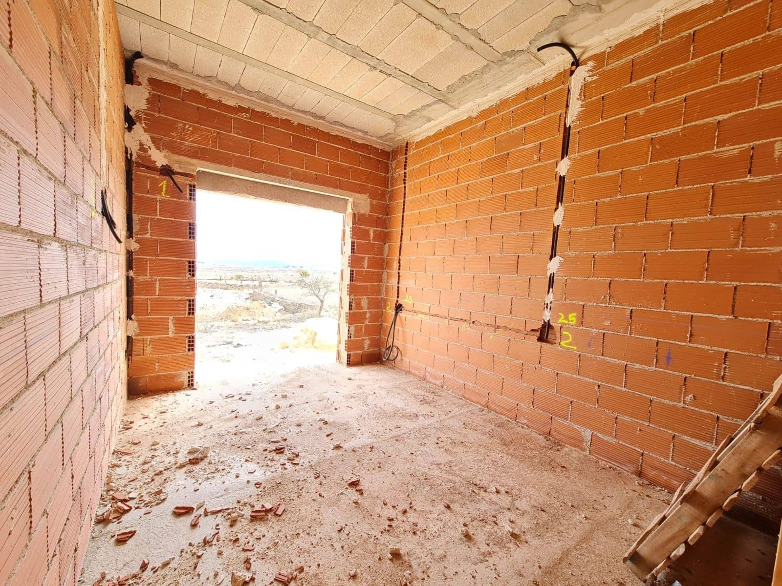 3 Zimmer Villa zu verkaufen in Pinoso mit Pool Garage - 365.000 € (Ref: 8575295)