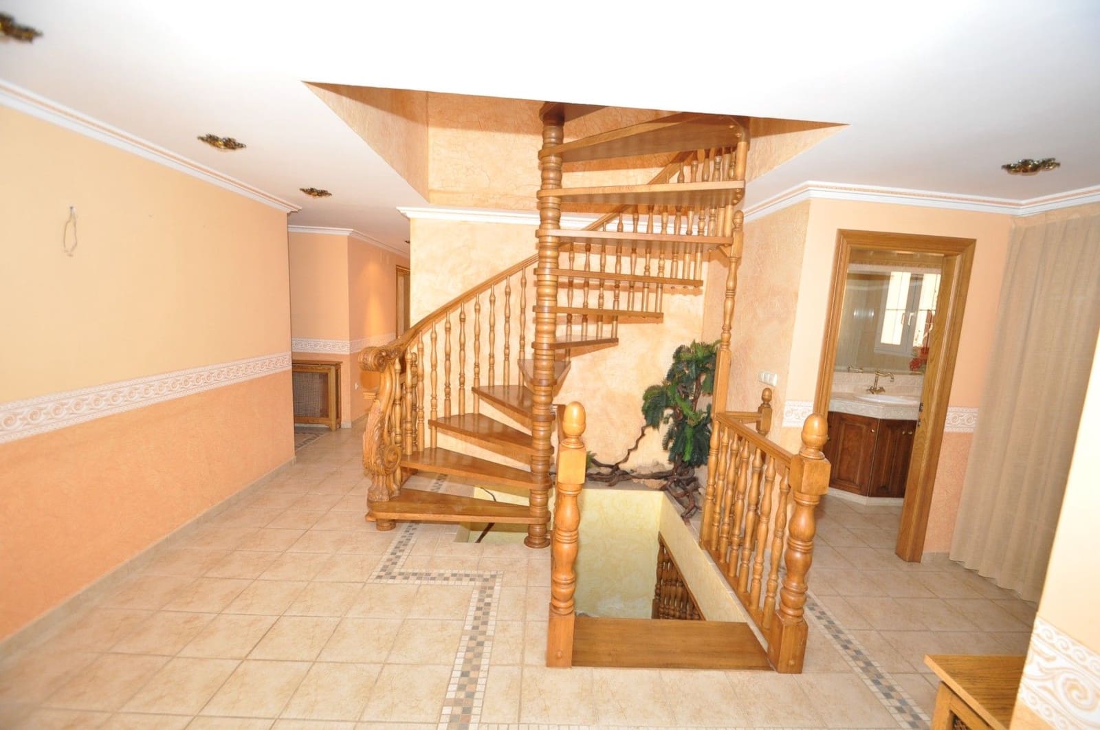 5 bedroom Villa for sale in L'Alguena / Alguenya with garage - € 272,995 (Ref: 8580523)