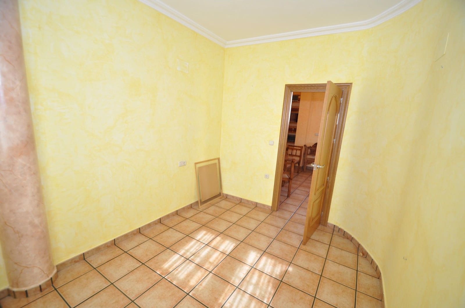 5 bedroom Villa for sale in L'Alguena / Alguenya with garage - € 272,995 (Ref: 8580523)