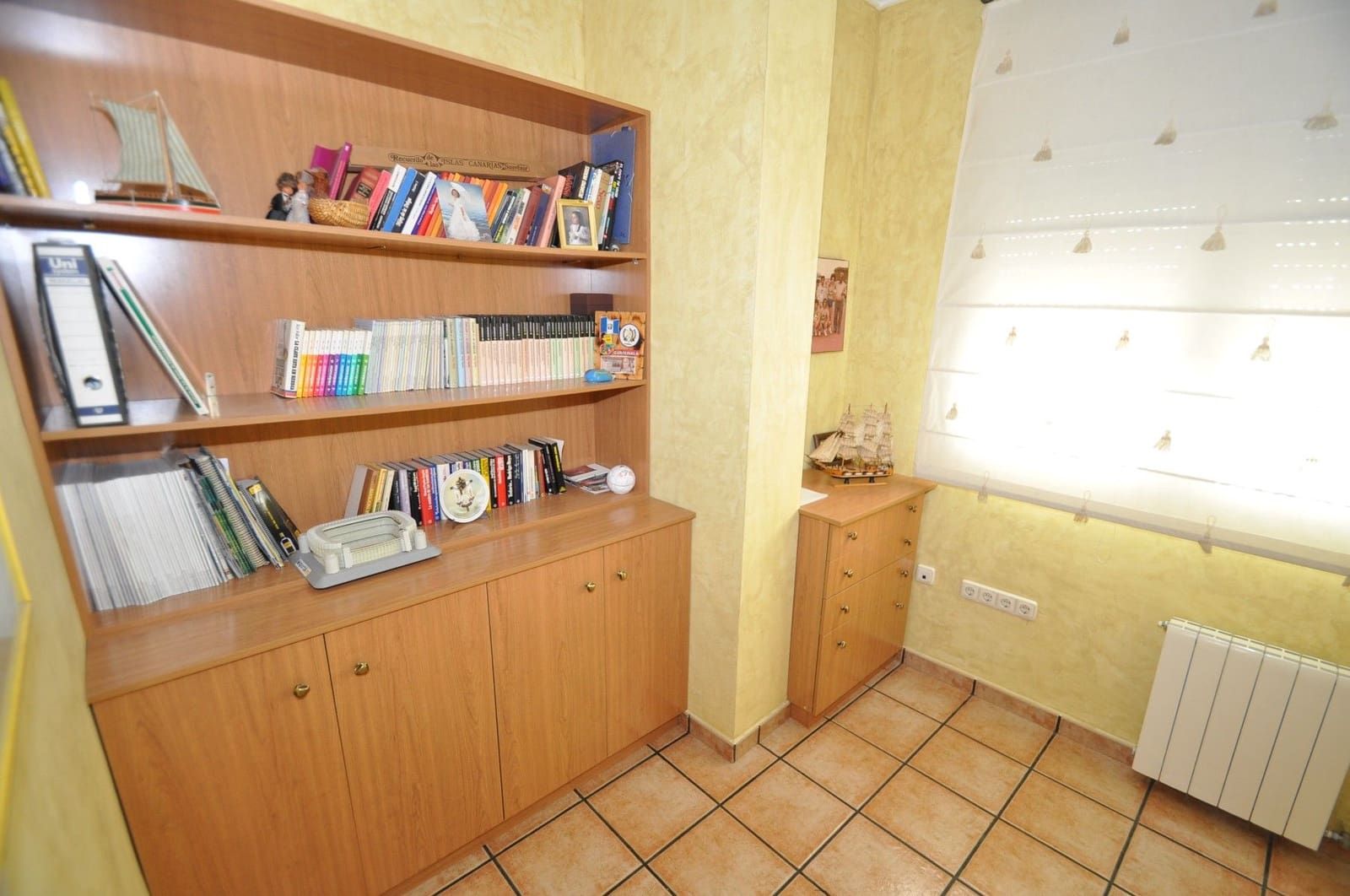 5 bedroom Villa for sale in L'Alguena / Alguenya with garage - € 272,995 (Ref: 8580523)