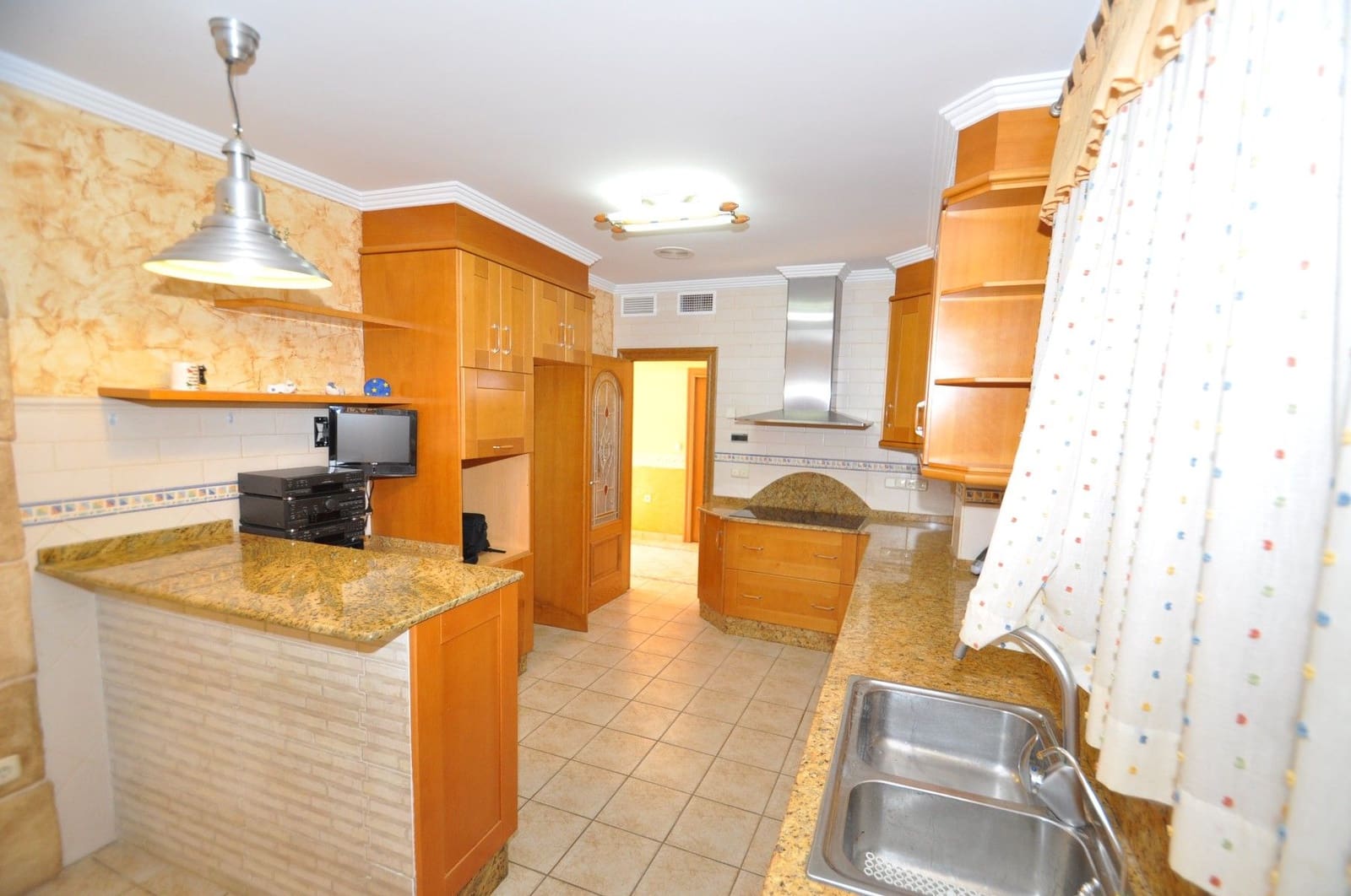 5 bedroom Villa for sale in L'Alguena / Alguenya with garage - € 272,995 (Ref: 8580523)