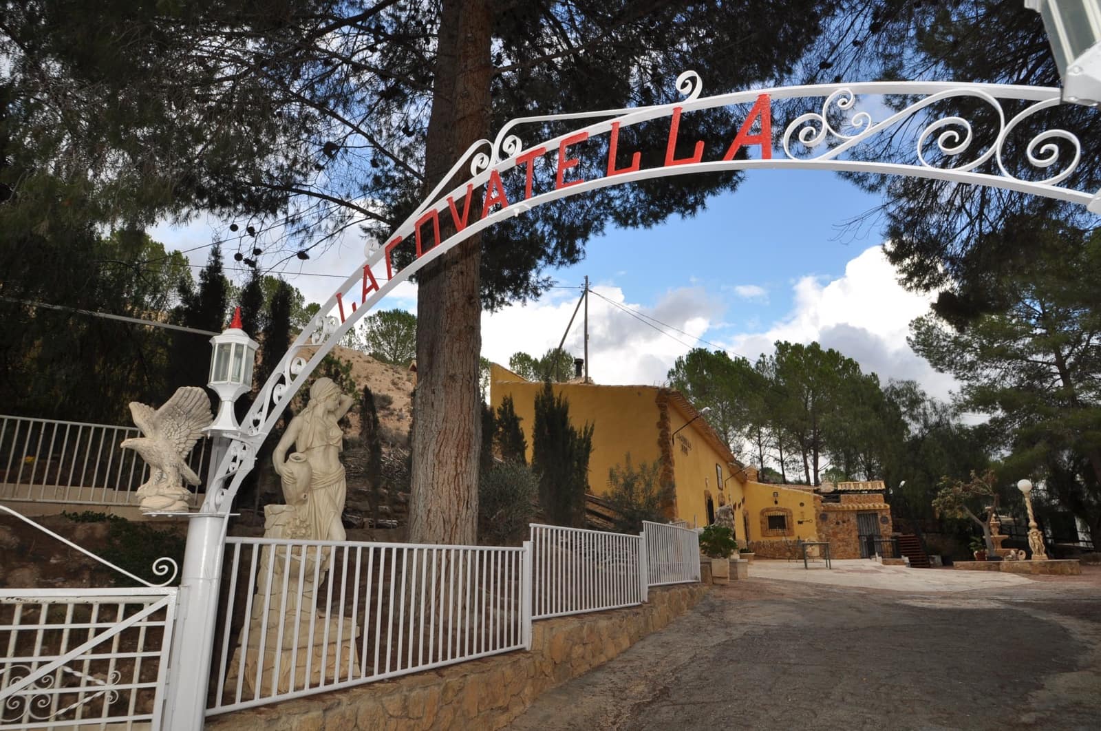 Casa Cueva de 4 habitaciones en Pinoso en venta con garaje - 189.000 € (Ref: 8602169)