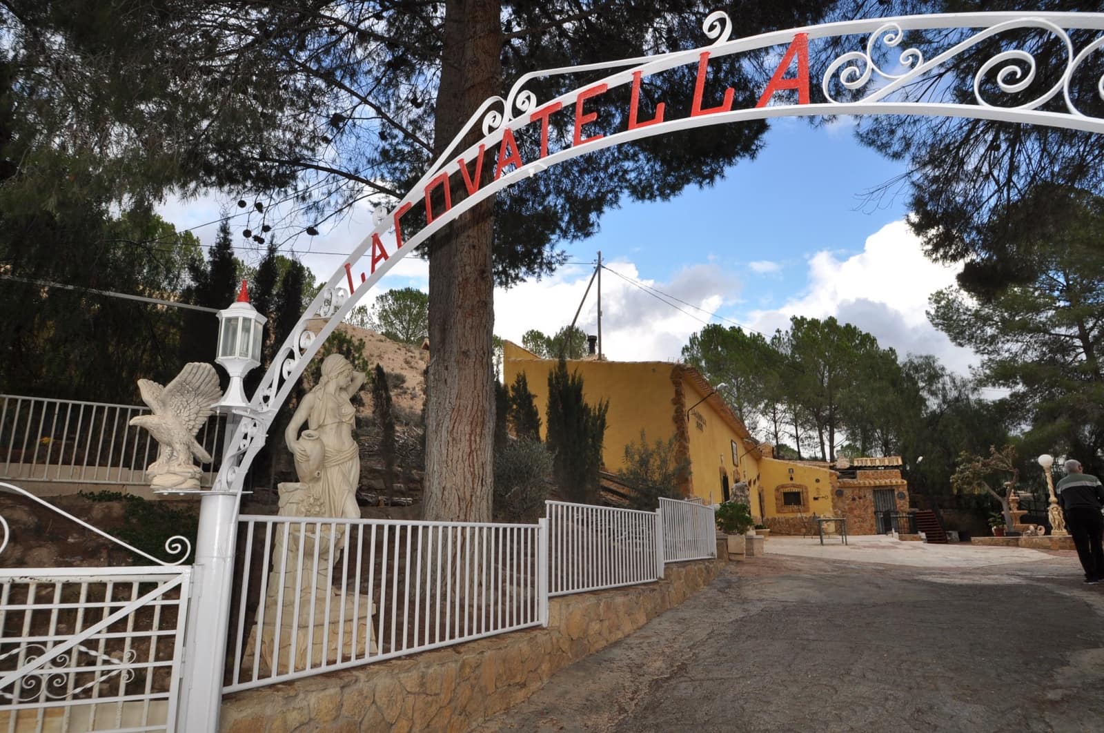 Casa Cueva de 4 habitaciones en Pinoso en venta con garaje - 189.000 € (Ref: 8602169)