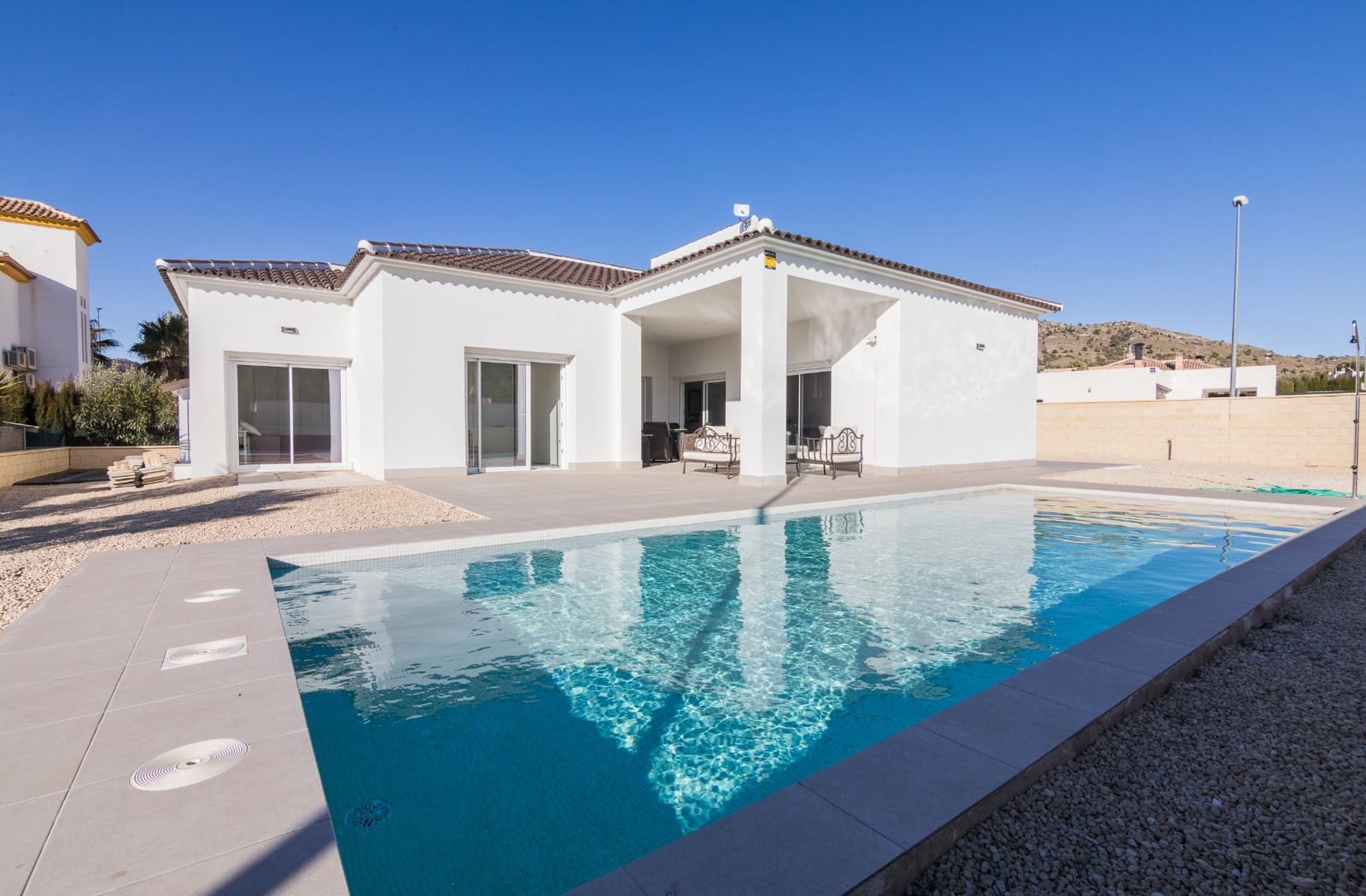 3 bedroom Villa for sale in Pinoso with pool - € 250,000 (Ref: 8620744)