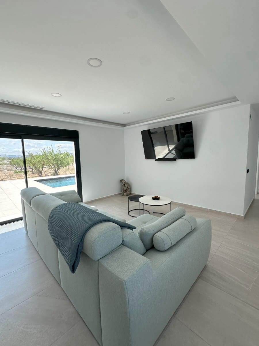 3 bedroom Villa for sale in Pinoso with pool - € 336,000 (Ref: 8620748)