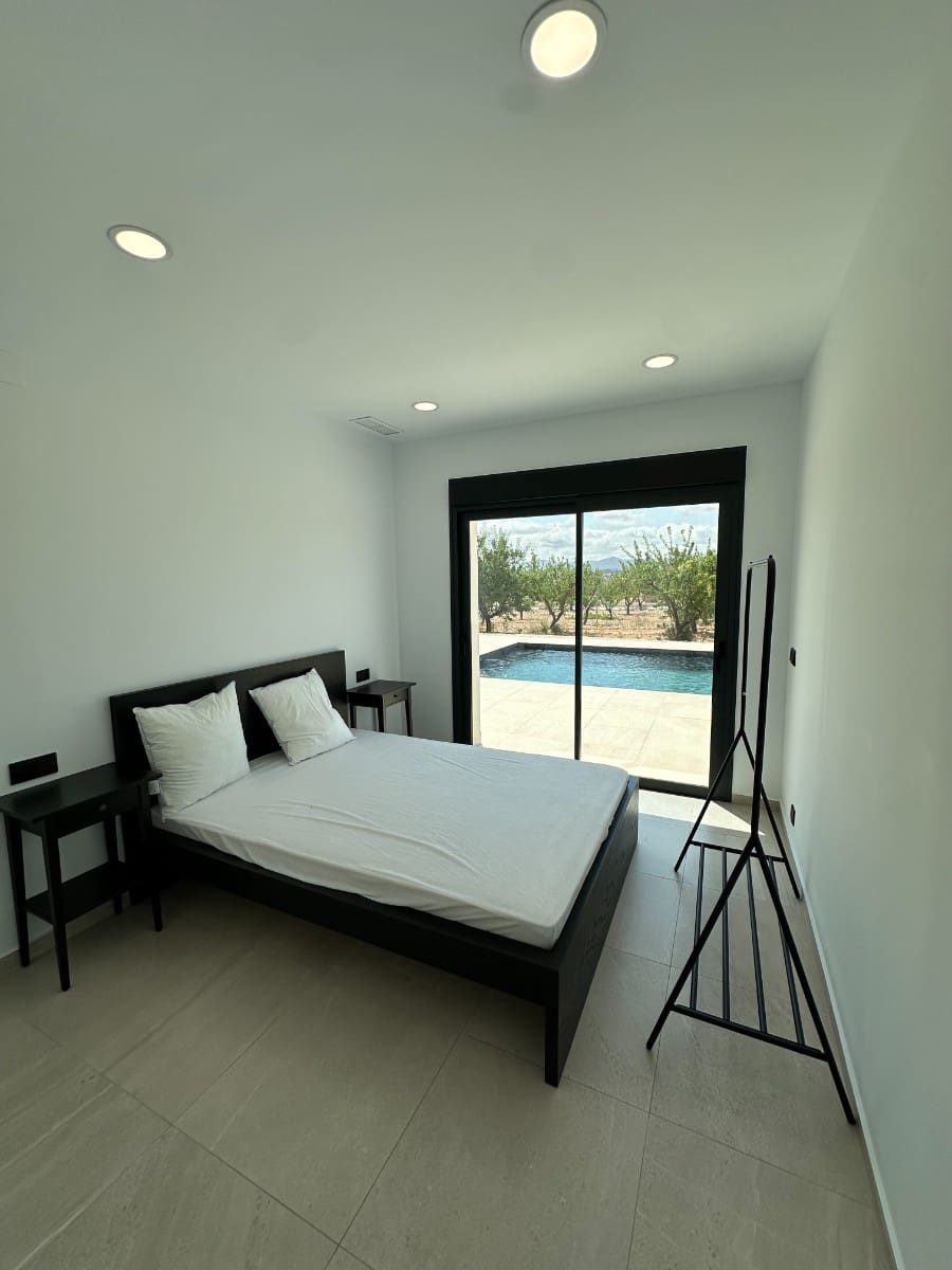 3 bedroom Villa for sale in Pinoso with pool - € 336,000 (Ref: 8620748)