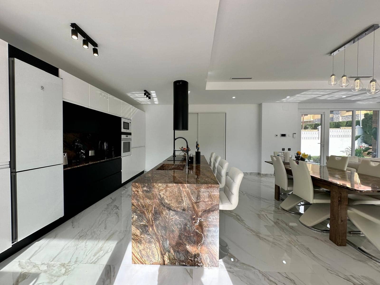 5 bedroom Villa for sale in Petrel / Petrer with pool - € 849,995 (Ref: 8620762)