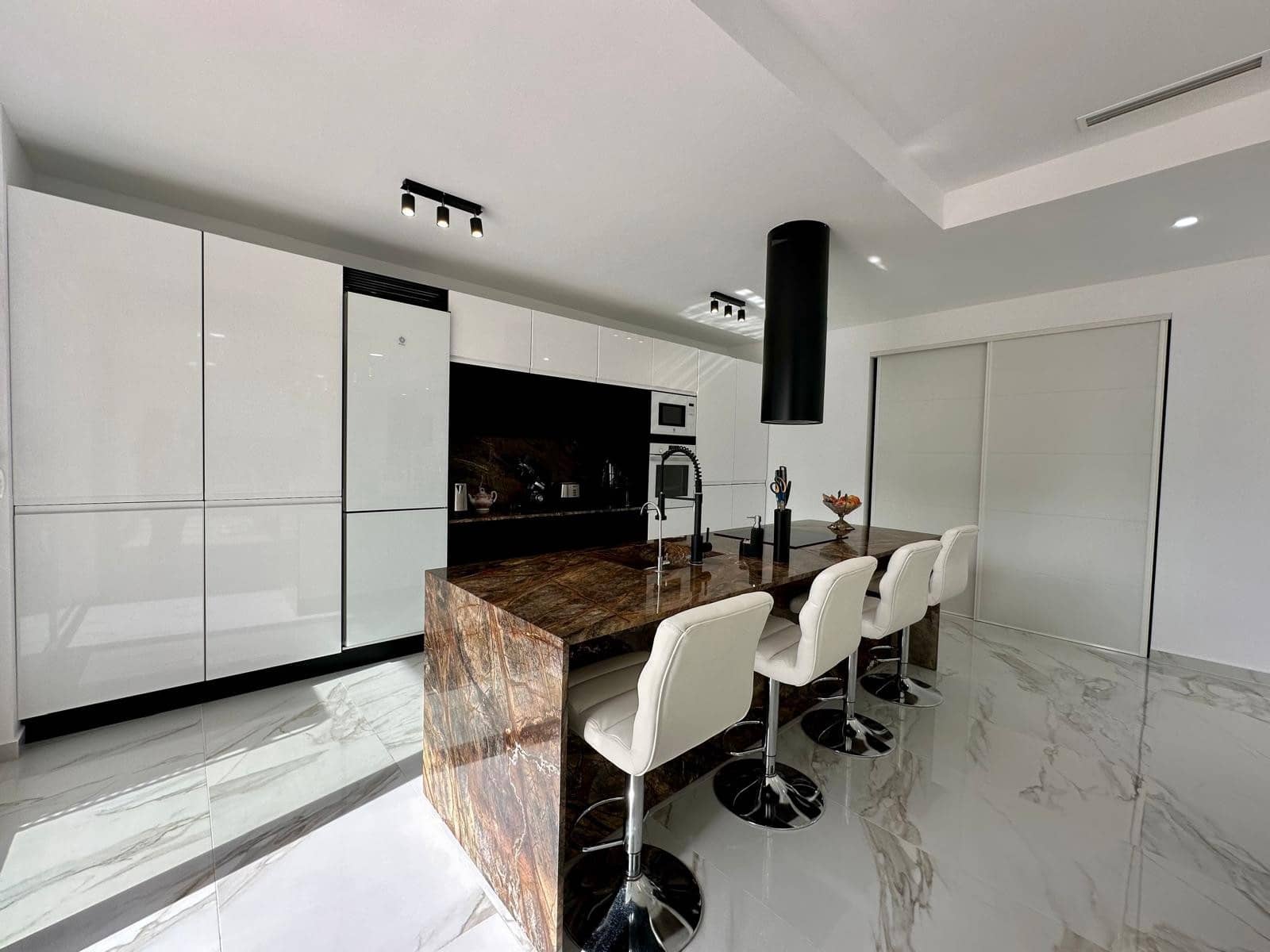 Chalet de 5 habitaciones en Petrel / Petrer en venta con piscina garaje - 849.995 € (Ref: 8620762)