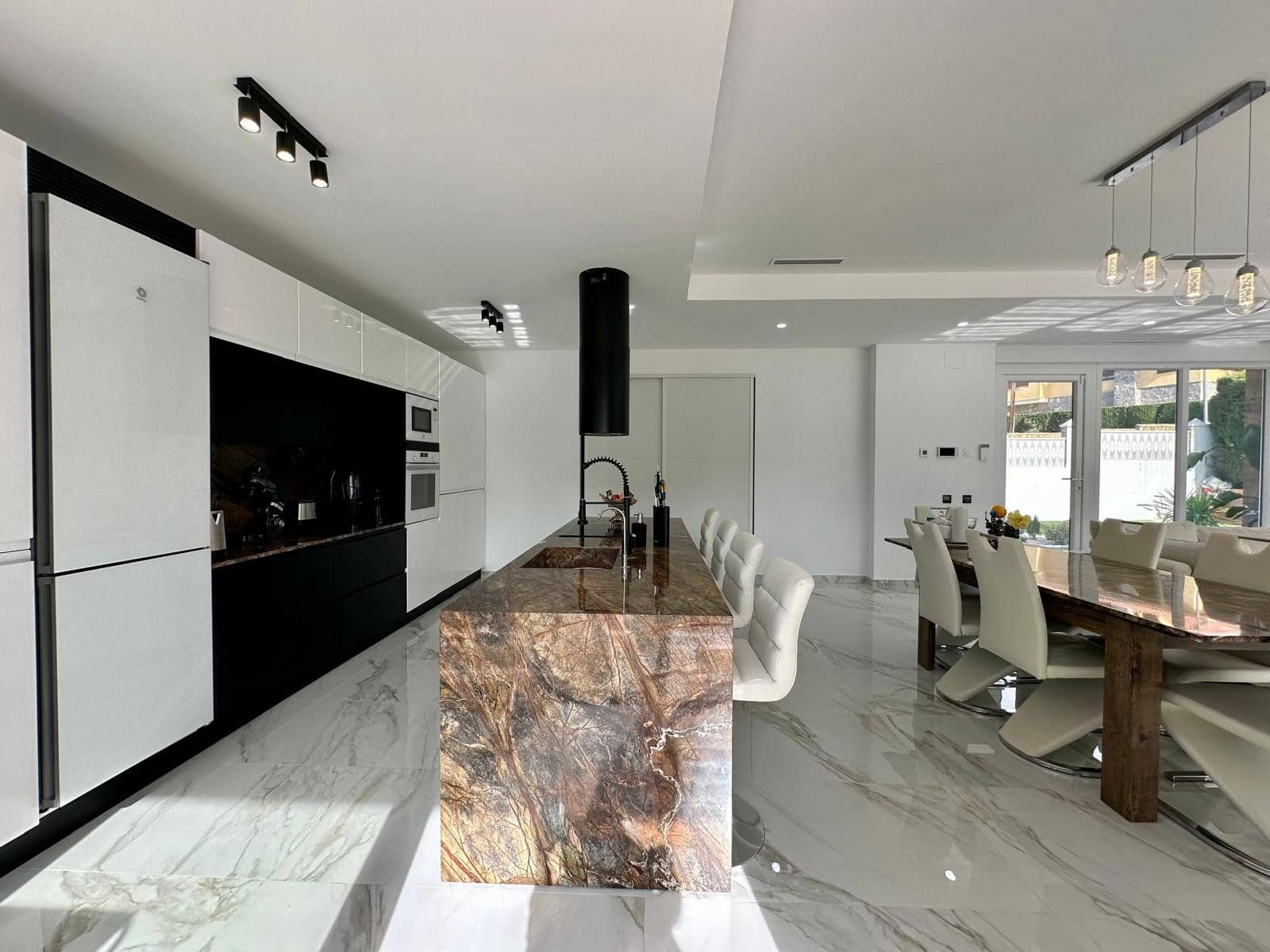 Chalet de 5 habitaciones en Petrel / Petrer en venta con piscina garaje - 849.995 € (Ref: 8620762)