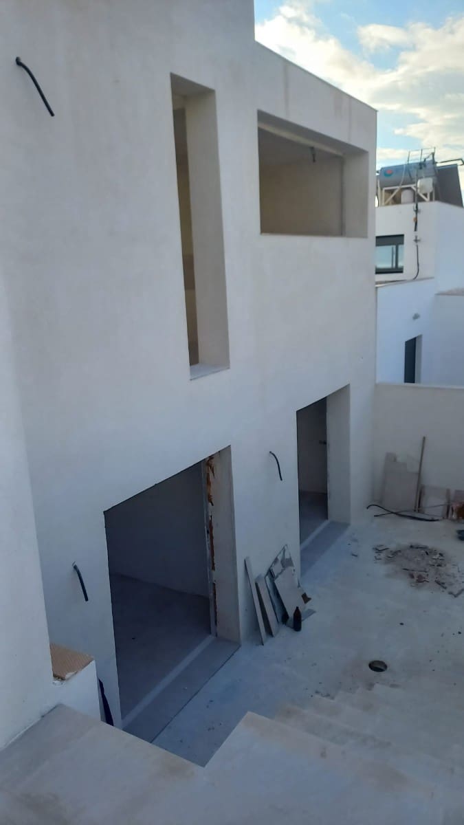 4 bedroom Villa for sale in Fortuna with pool - € 350,000 (Ref: 8647075)