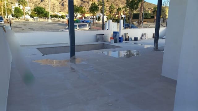 4 bedroom Villa for sale in Fortuna with pool - € 350,000 (Ref: 8647075)