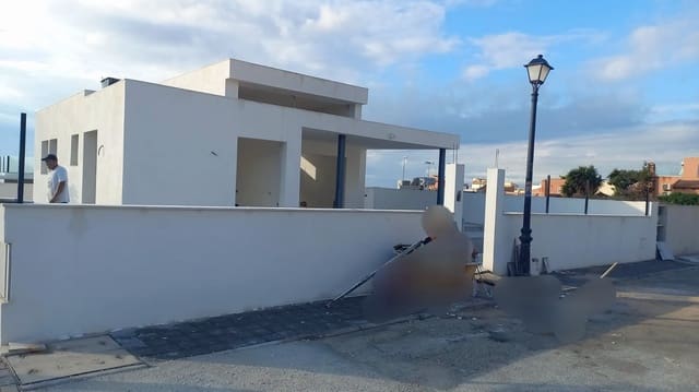 4 bedroom Villa for sale in Fortuna with pool - € 350,000 (Ref: 8647075)