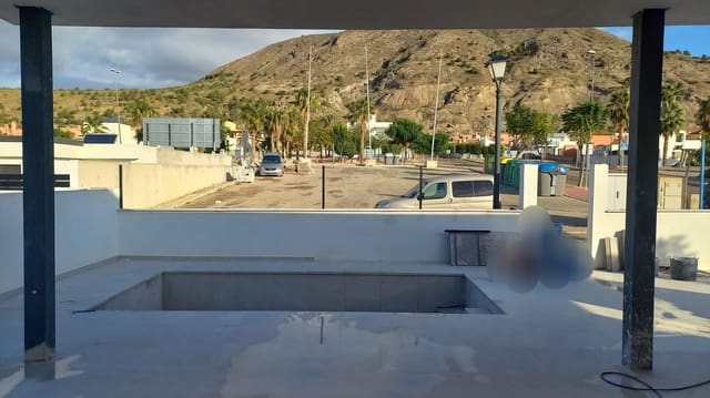 4 bedroom Villa for sale in Fortuna with pool - € 350,000 (Ref: 8647075)