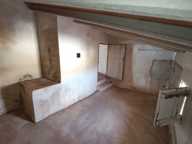 4 bedroom Townhouse for sale in Raspay, Yecla - € 46,000 (Ref: 8660049)