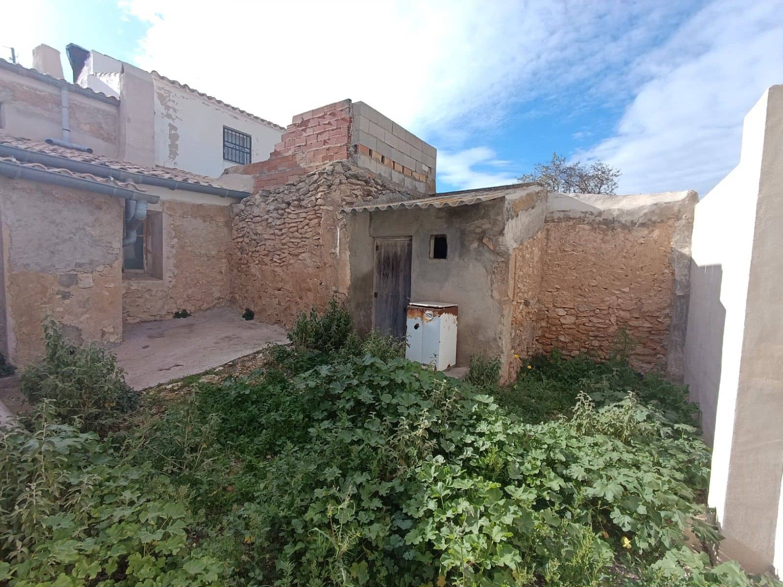 4 bedroom Townhouse for sale in Raspay - € 46,000 (Ref: 8660049)