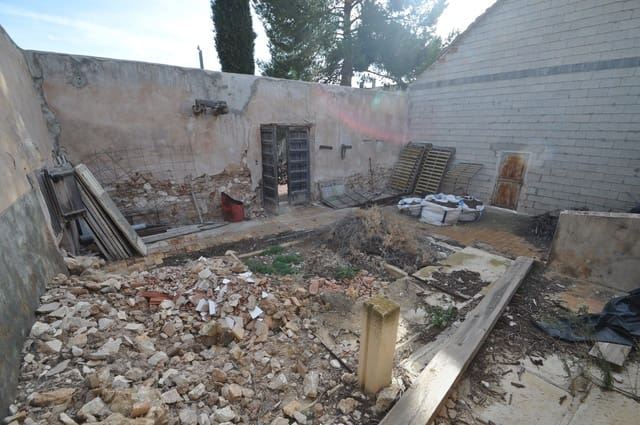 7 chambre Maison de Ville à vendre à Pinoso avec piscine garage - 259 995 € (Ref: 8701408)