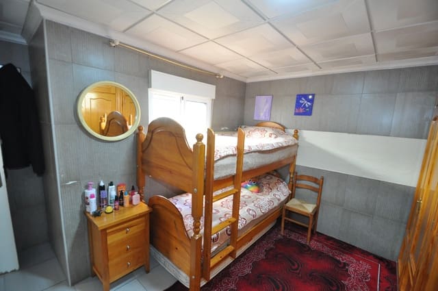 6 soveværelse Byhus til salg i Pinoso med garage - € 157.495 (Ref: 8712973)