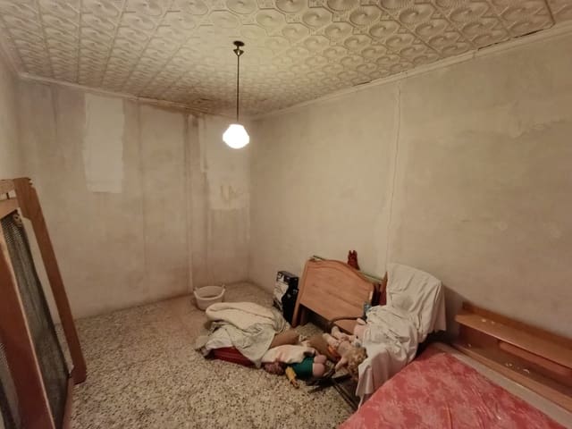 5 Zimmer Haus zu verkaufen in Pinoso mit Garage - 115.995 € (Ref: 8742740)