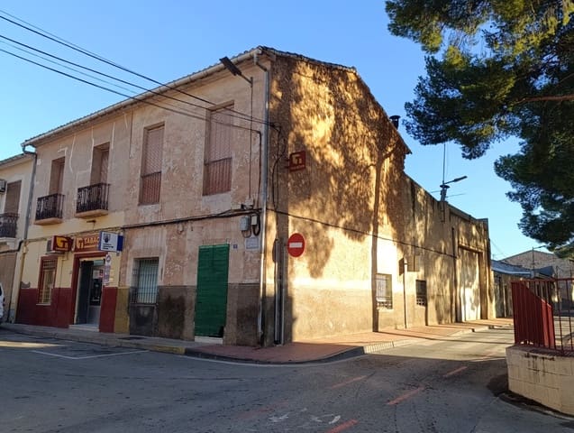 5 Zimmer Haus zu verkaufen in Pinoso mit Garage - 115.995 € (Ref: 8742740)
