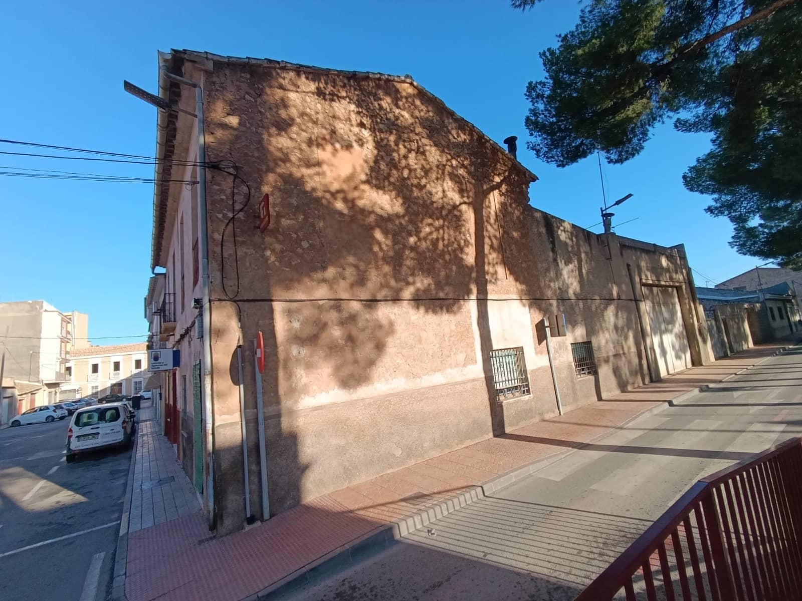 Casa de 5 habitaciones en Pinoso en venta con garaje - 115.995 € (Ref: 8742740)