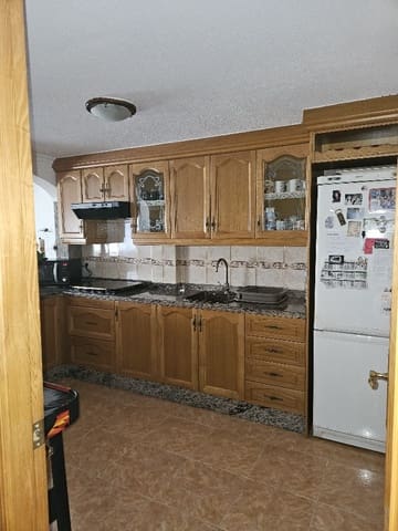 4 makuuhuone Omakotitalo myytävänä paikassa Monóvar / Monóver mukana 
autotalli - 210 000 € (Ref: 8762598)