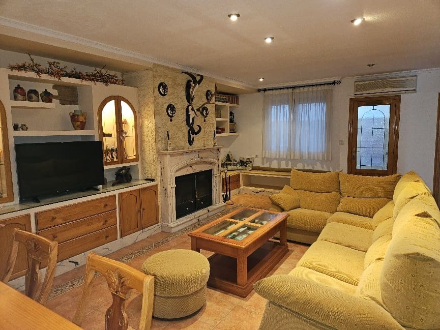 4 slaapkamer Huis te koop in Monovar / Monover met garage - € 210.000 (Ref: 8762598)