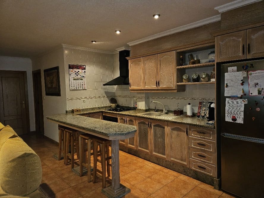 4 slaapkamer Huis te koop in Monovar / Monover met garage - € 210.000 (Ref: 8762598)