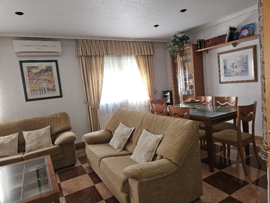 4 slaapkamer Huis te koop in Monovar / Monover met garage - € 210.000 (Ref: 8762598)