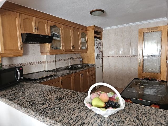 4 makuuhuone Omakotitalo myytävänä paikassa Monóvar / Monóver mukana 
autotalli - 210 000 € (Ref: 8762598)